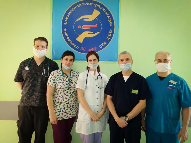 Бригада врачей-анестезиологов <nobr class="_">20-й больницы</nobr>, которые выхаживали Ярослава