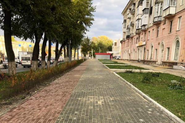 Конфликт между рабочим и роллером произошёл на перекрёстке проспекта Ленина и улицы 40-летия Октября, напротив театра ЧТЗ Конфликт между рабочим и роллером произошёл на перекрёстке проспекта Ленина и улицы 40-летия Октября, напротив театра ЧТЗ