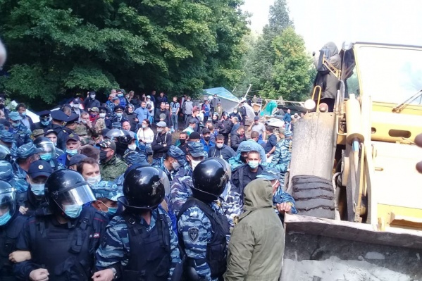 Сами силовики считают, что они действуют в рамках закона Сами силовики считают, что они действуют в рамках закона