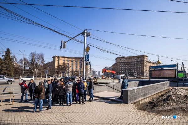 Предприниматели, торгующие в переходе под часовней, устроили противостояние с представителями муниципалитета Предприниматели, торгующие в переходе под часовней, устроили противостояние с представителями муниципалитета