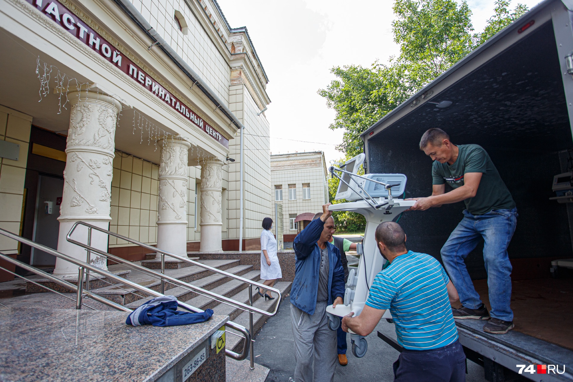 Установка нового оборудования в больнице ещё продолжается Установка нового оборудования в больнице ещё продолжается