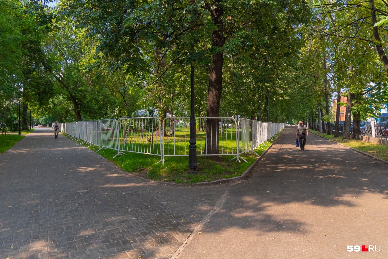 На лужайках тоже планируют разместить площадки «Лето Парка» На лужайках тоже планируют разместить площадки «Лето Парка»