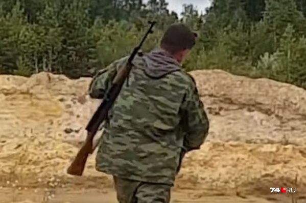 Ружьё у мужчины оформлено по закону, но в полиции говорят, что охотиться на карьере он всё равно не мог Ружьё у мужчины оформлено по закону, но в полиции говорят, что охотиться на карьере он всё равно не мог 