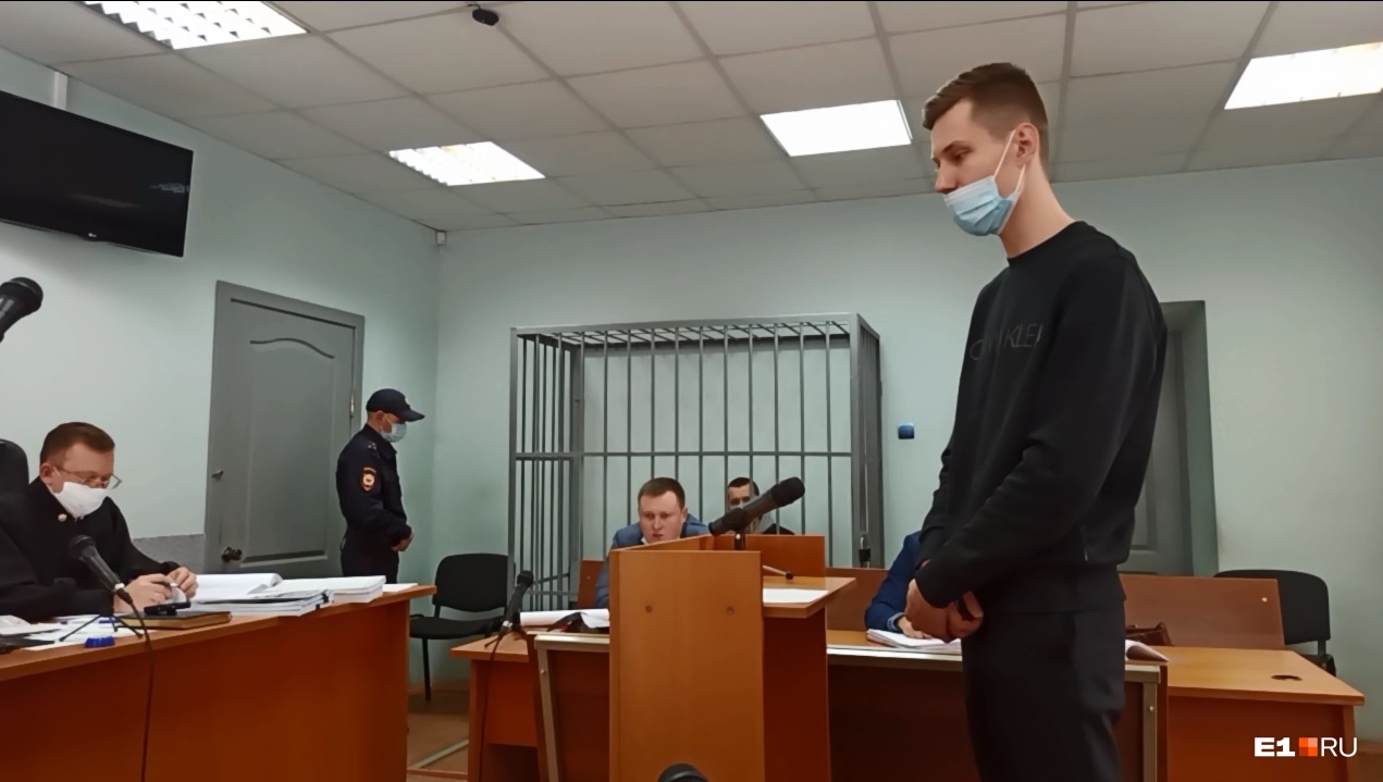«Я не видел, чтобы Васильев пил»: суд допросил приятеля виновника смертельного ДТП на Малышева
