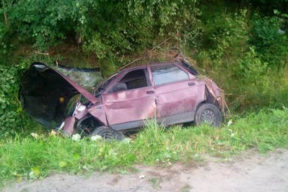 Автомобиль сильно помяло от удара об землю Автомобиль сильно помяло от удара об землю 