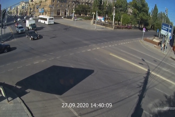 Авария произошла на одном из самых опасных перекрестков Волгограда Авария произошла на одном из самых опасных перекрестков Волгограда
