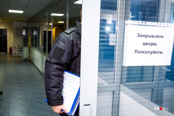 Приставы работают в особом режиме уже больше недели, ограничения вводят и другие госструктуры Приставы работают в особом режиме уже больше недели, ограничения вводят и другие госструктуры