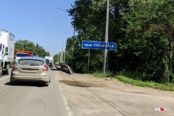 Затор в пойме растянулся на многие километры Затор в пойме растянулся на многие километры 