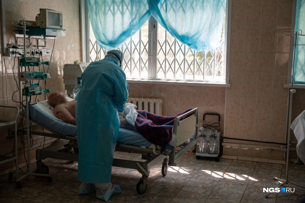 Сейчас 28 человек находятся на аппаратах ИВЛ, ещё 251 пациент — на кислородной поддержке Сейчас 28 человек находятся на аппаратах ИВЛ, ещё 251 пациент — на кислородной поддержке