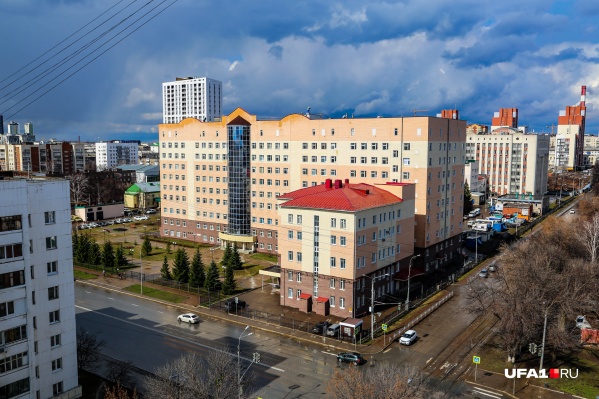 Некоторые отделения больницы до сих пор закрыты на обработку Некоторые отделения больницы до сих пор закрыты на обработку