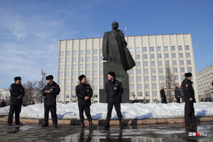 На архангельской площади Ленина не проводилось крупных акций протеста с 7 апреля 2019 года На архангельской площади Ленина не проводилось крупных акций протеста с 7 апреля 2019 года