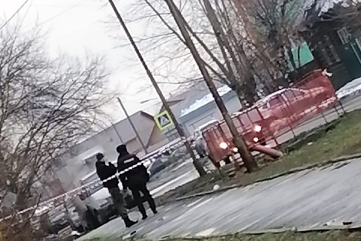 Следователи предполагают, что погибший мужчина в нетрезвом виде сидел на подоконнике балкона Следователи предполагают, что погибший мужчина в нетрезвом виде сидел на подоконнике балкона