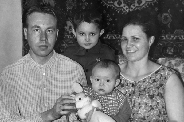 Сергей Цивилёв с родителями и младшим братом Сергей Цивилёв с родителями и младшим братом