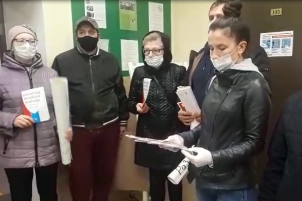 Уфимцы атаковали здание мэрии с самого утра Уфимцы атаковали здание мэрии с самого утра