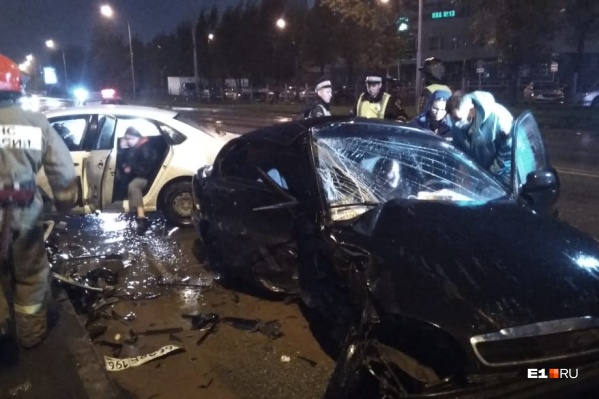 Двух женщин с места ДТП увезли в больницу Двух женщин с места ДТП увезли в больницу