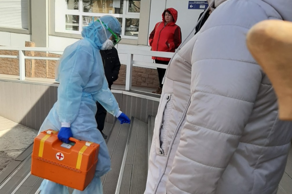 Больницу в Азове закрыли из-за обратившегося мужчины с симптомами ОРВИ Больницу в Азове закрыли из-за обратившегося мужчины с симптомами ОРВИ