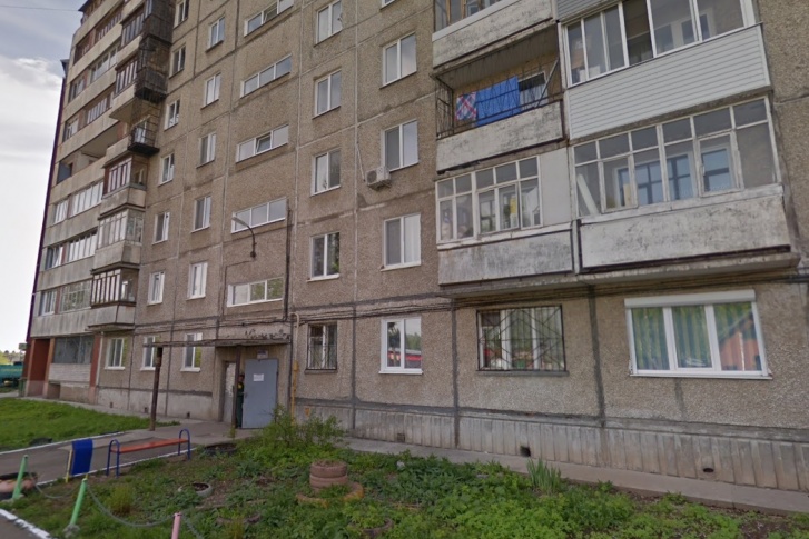 Мальчик выпал из квартиры на шестом этаже дома <nobr class="_">№ 4</nobr> на Молдавской Мальчик выпал из квартиры на шестом этаже дома <nobr class="_">№ 4</nobr> на Молдавской