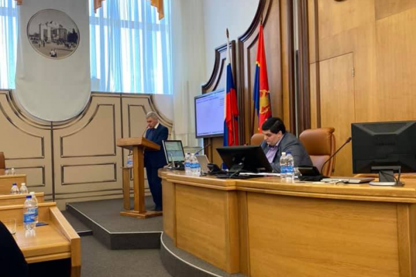 Последним руководителем ДГХ был Юрий Савин, который уволился в мае этого года. Чиновника часто критиковали во время докладов Последним руководителем ДГХ был Юрий Савин, который уволился в мае этого года. Чиновника часто критиковали во время докладов