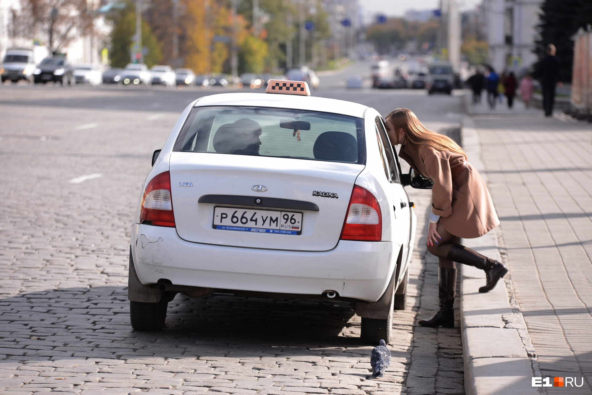 «Мы работаем в убыток»: таксисты в Екатеринбурге остались без заказов из-за режима самоизоляции