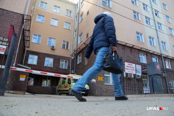 В РКБ имени Куватова остаются 25 человек с подтвержденным COVID-19 В РКБ имени Куватова остаются 25 человек с подтвержденным COVID-19
