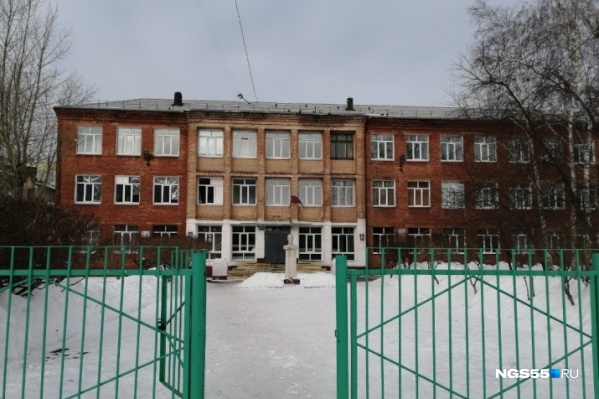В одной из омских школ вчера, 21 февраля, произошло ЧП: семь девочек увезли на скорых с симптомами отравления. В ходе проверки уже сделаны кое-какие выводы В одной из омских школ вчера, 21 февраля, произошло ЧП: семь девочек увезли на скорых с симптомами отравления. В ходе проверки уже сделаны кое-какие выводы