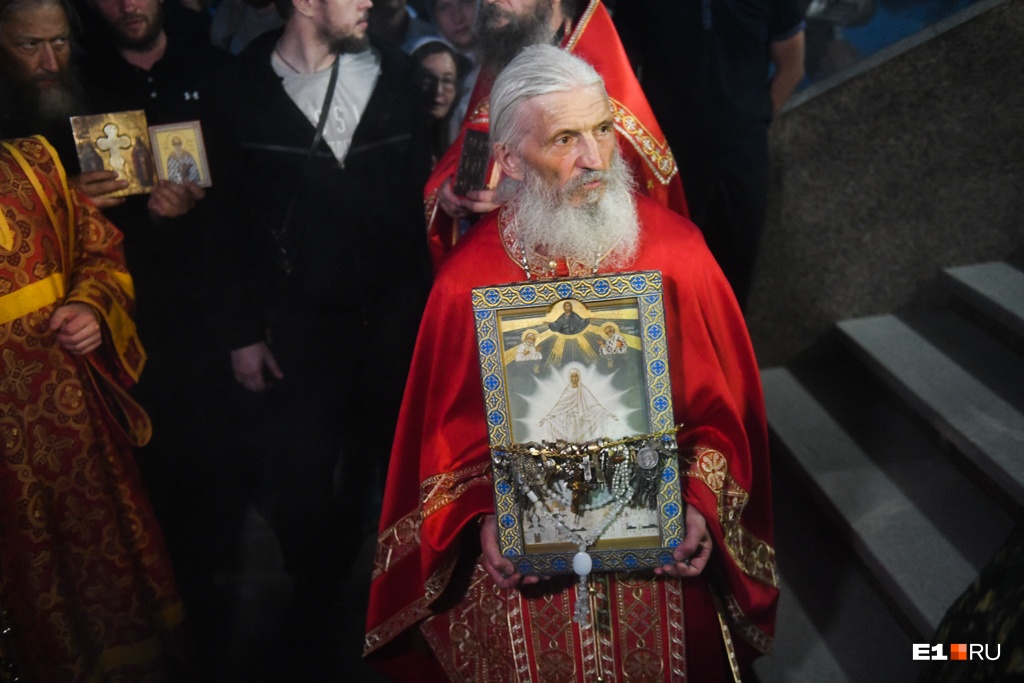 Скандального отца Сергия хотят отлучить от церкви, но епархия даст ему последний шанс