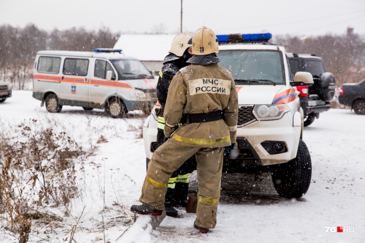 Пожар вспыхнул в большом доме во Фрунзенском районе Ярославля Пожар вспыхнул в большом доме во Фрунзенском районе Ярославля