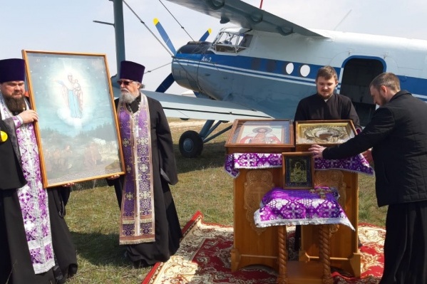 К сражению с заразой священники тщательно подготовились К сражению с заразой священники тщательно подготовились