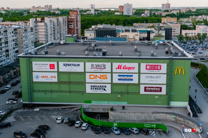 Один из магазинов «Семьи» находится в одноименном ТРК Один из магазинов «Семьи» находится в одноименном ТРК