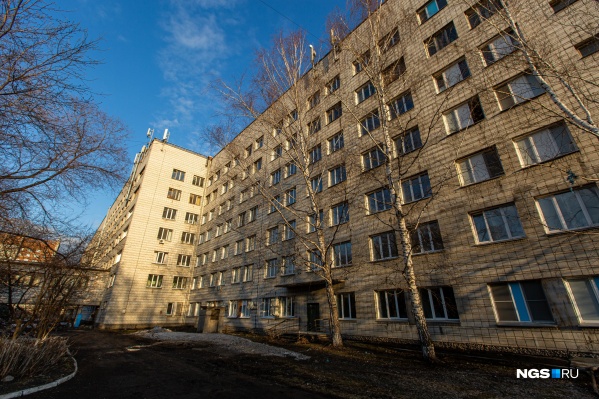 Пожилая женщина болела коронавирусной инфекцией и проходила лечение в ковидном госпитале Пожилая женщина болела коронавирусной инфекцией и проходила лечение в ковидном госпитале