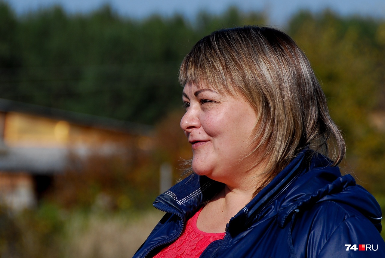 Елена Щербинина держится бодро, но скрыть тревогу не может всё равно Елена Щербинина держится бодро, но скрыть тревогу не может всё равно