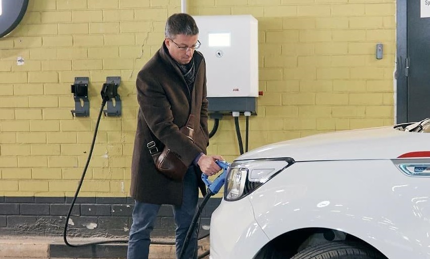 В Екатеринбурге появилась бесплатная зарядка для электромобилей