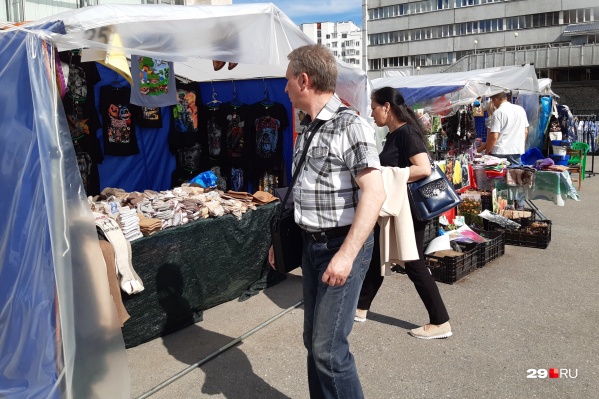 Недавно в Архангельске <a href="https://29.ru/text/business/69348412/" target="_blank" class="_">прошла первая большая летняя ярмарка</a>. Некоторые покупатели и продавцы говорили, что за время пандемии коронавируса доходы людей ощутимо снизились Недавно в Архангельске <a href="https://29.ru/text/business/69348412/" target="_blank" class="_">прошла первая большая летняя ярмарка</a>. Некоторые покупатели и продавцы говорили, что за время пандемии коронавируса доходы людей ощутимо снизились