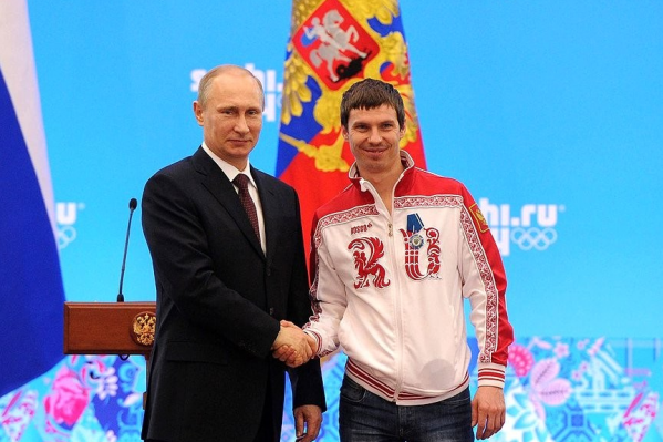 Евгений Устюгов — двукратный олимпийский чемпион по биатлону Евгений Устюгов — двукратный олимпийский чемпион по биатлону