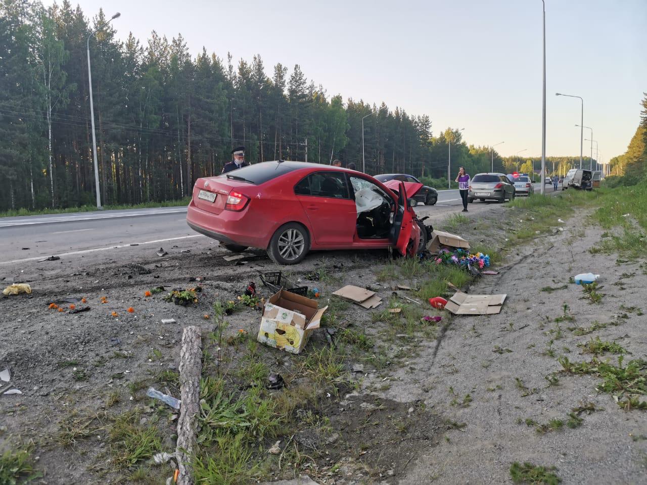Skoda врезалась в «Соболь», стоявший на обочине Skoda врезалась в «Соболь», стоявший на обочине