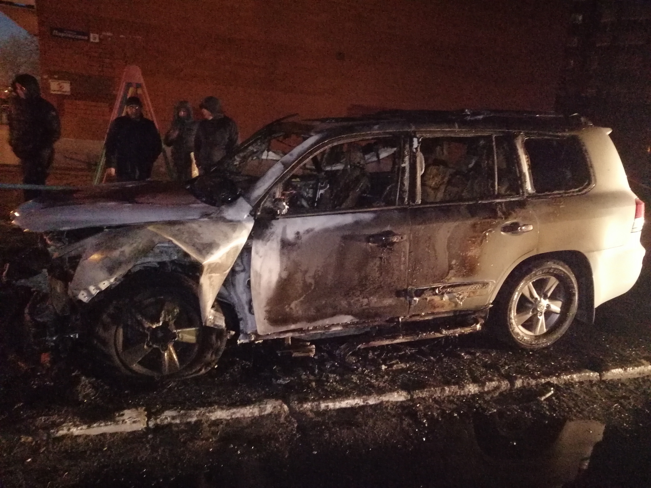 В Тюмени сгорел внедорожник Lexus. Его могли поджечь