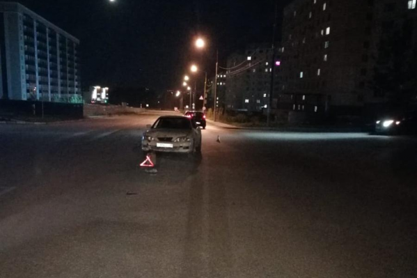 Авария произошла вечером на улице Татьяны Снежиной Авария произошла вечером на улице Татьяны Снежиной