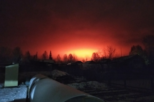 Небо выглядело жутко красным Небо выглядело жутко красным