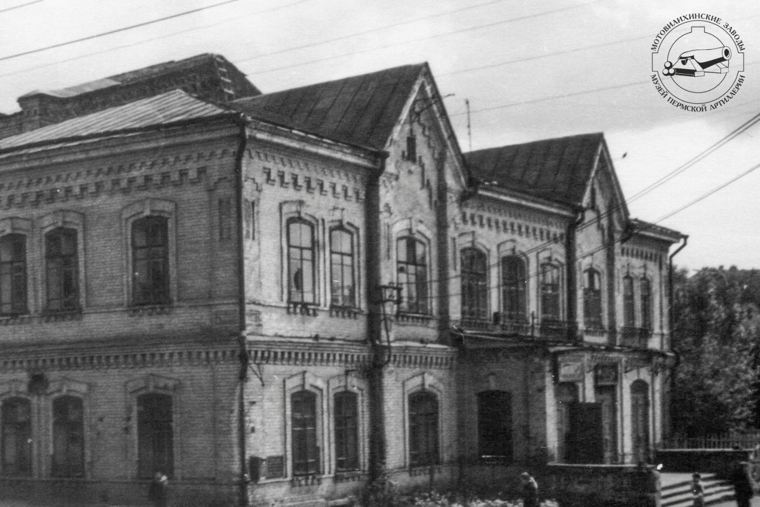 Здание народного дома на улице Мостовой, 6 сохранилось до сих пор, сейчас в нем располагается спортшкола «Олимп» Здание народного дома на улице Мостовой, 6 сохранилось до сих пор, сейчас в нем располагается спортшкола «Олимп»