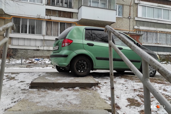 Публикуем традиционную подборку автохамов из разных уголков уральской столицы Публикуем традиционную подборку автохамов из разных уголков уральской столицы