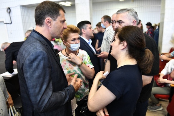 Нугзар (на фото справа) ждет от властей хоть какой-то уже определенности Нугзар (на фото справа) ждет от властей хоть какой-то уже определенности 
