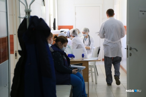 У нескольких заболевших — положительная динамика. Врачи ждут результаты второго анализа, чтобы их выписать У нескольких заболевших — положительная динамика. Врачи ждут результаты второго анализа, чтобы их выписать