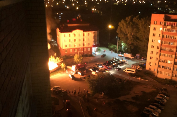Пожар тушили в течение часа Пожар тушили в течение часа
