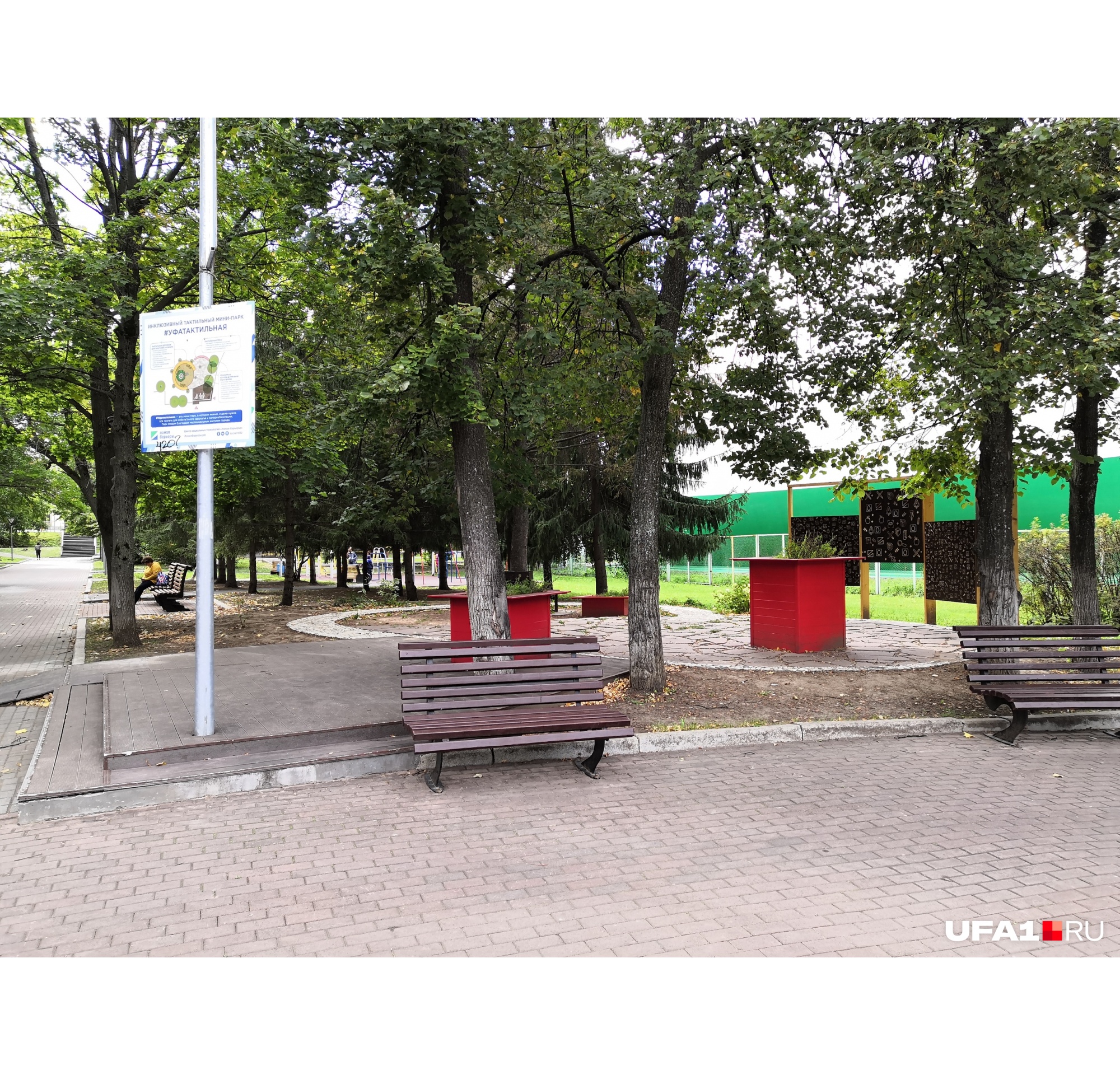 Без перемен: во что за год превратилась тактильная площадка в парке Якутова