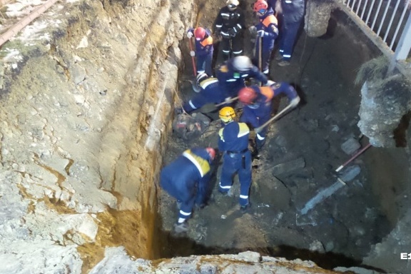 Водителя экскаватора, по вине которого погибли двое рабочих, приговорили к 1 году и 2 месяцам колонии общего режима Водителя экскаватора, по вине которого погибли двое рабочих, приговорили к 1 году и 2 месяцам колонии общего режима