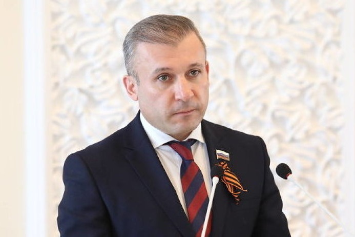 22 апреля кандидатура Ваге Петросяна на этом посту была согласована депутатами областного собрания депутатов 22 апреля кандидатура Ваге Петросяна на этом посту была согласована депутатами областного собрания депутатов