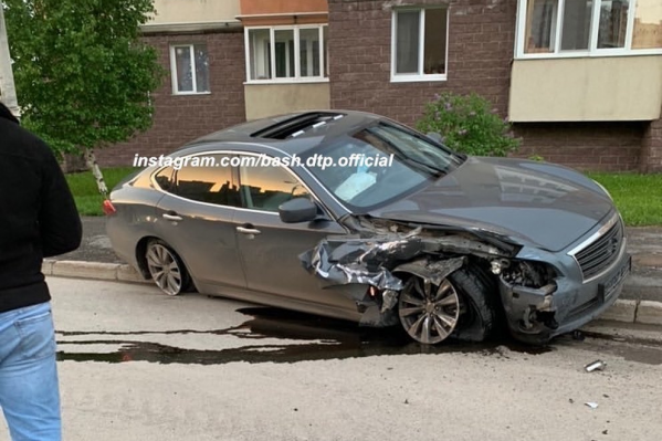 Данный автомобиль предположительно виновников аварии, пострадал лишь немого Данный автомобиль предположительно виновников аварии, пострадал лишь немого 