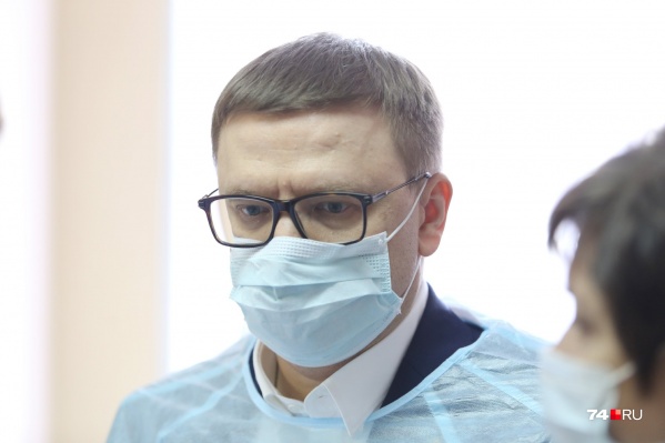 Алексей Текслер, несмотря на подозрение коронавируса у его пресс-секретаря Сергея Зюся, продолжает работать Алексей Текслер, несмотря на подозрение коронавируса у его пресс-секретаря Сергея Зюся, продолжает работать