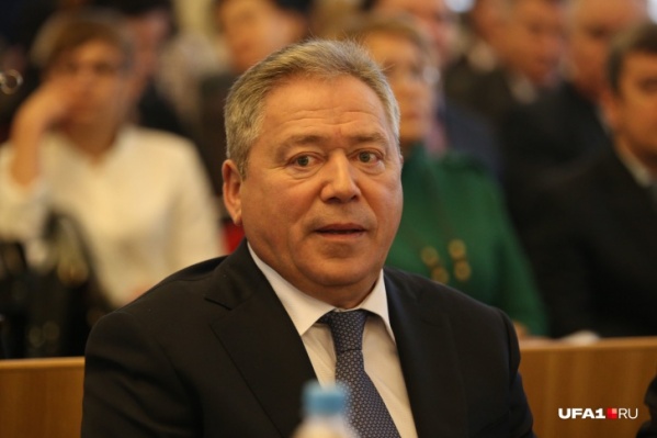 Состояние мэра еще на днях оценивалось как средней тяжести Состояние мэра еще на днях оценивалось как средней тяжести