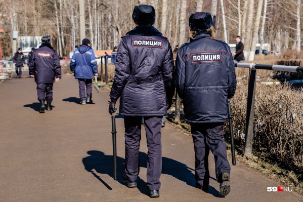 Улицы патрулирует полиция Улицы патрулирует полиция